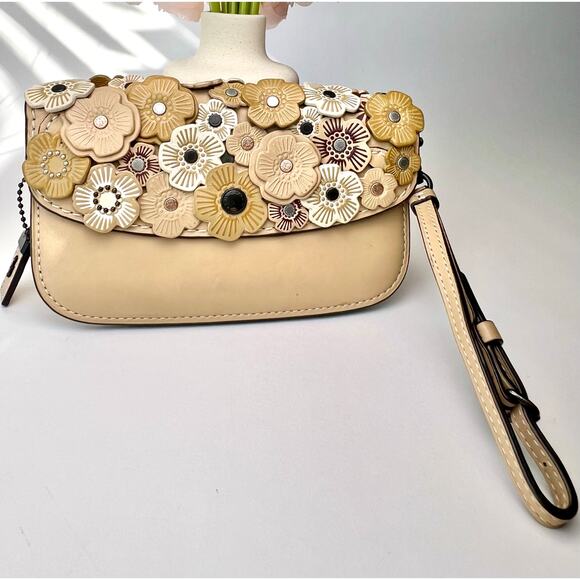 Coach 1941 tea rose Wristlet - Picture 2 of 8